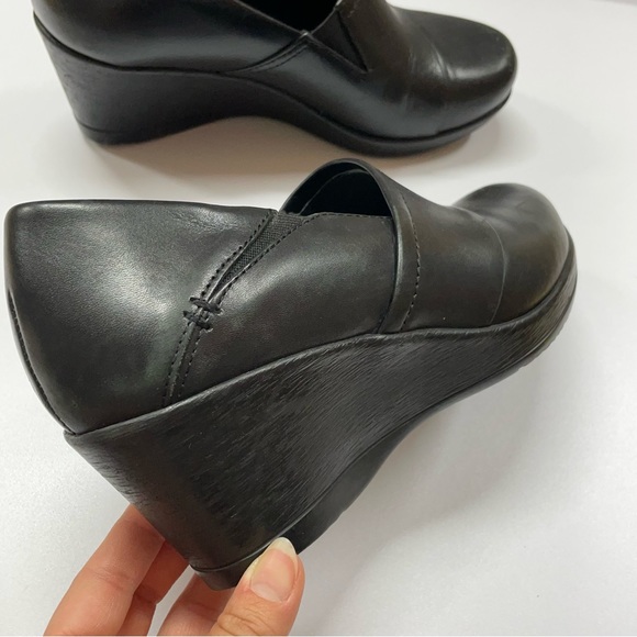 Dansko Rosaline Slip On Wedge in Black Burnished Nappa size 37 - Picture 4 of 11